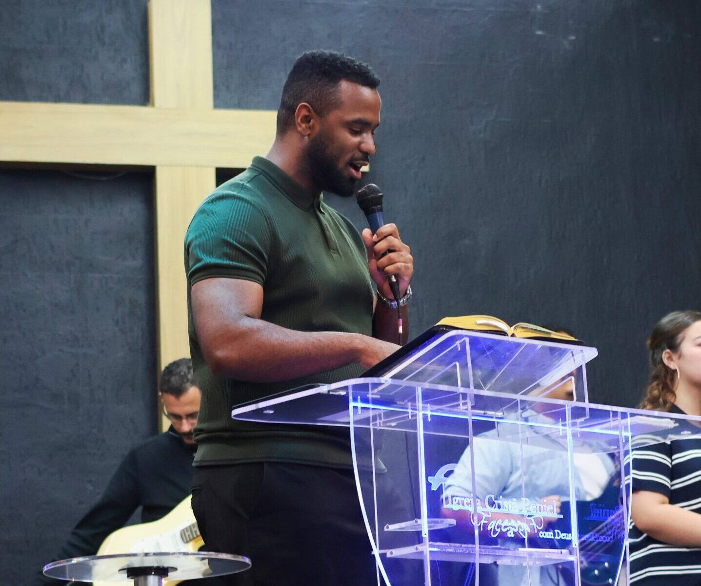 Pregação na Igreja Cristã Peniel